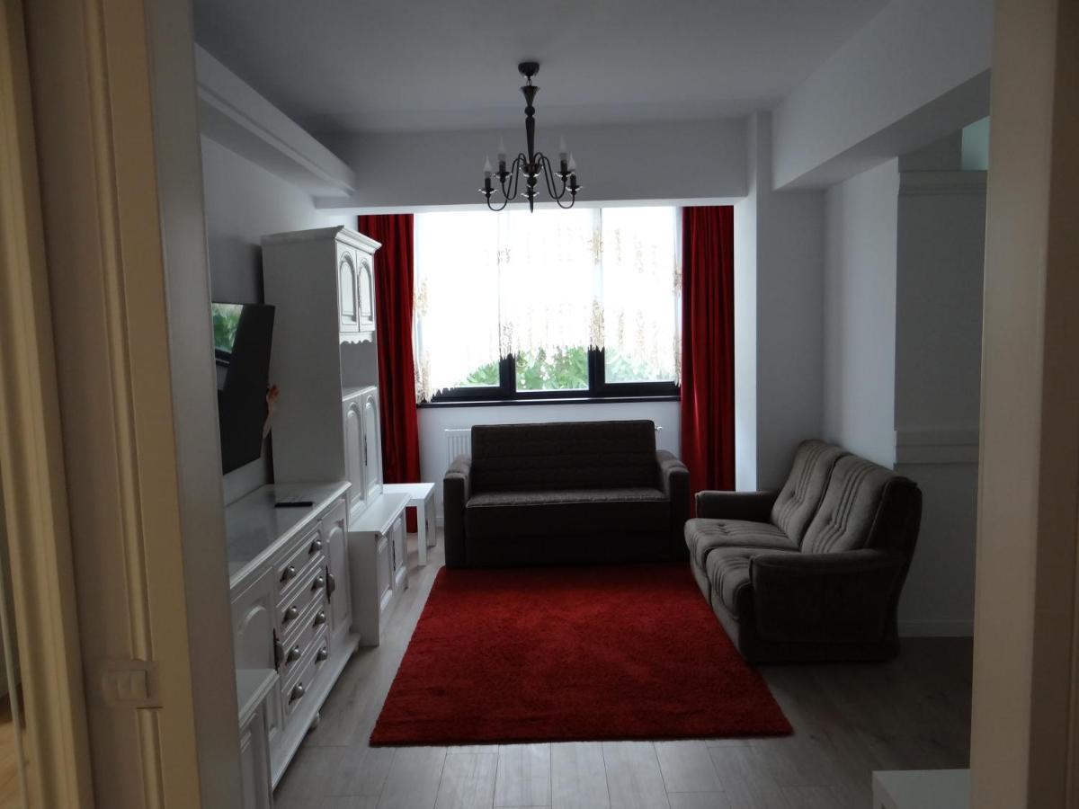 Apartament De Lux White&Red 苏恰瓦 外观 照片