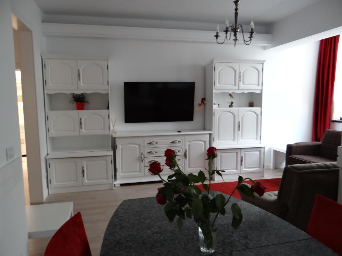 Apartament De Lux White&Red 苏恰瓦 外观 照片
